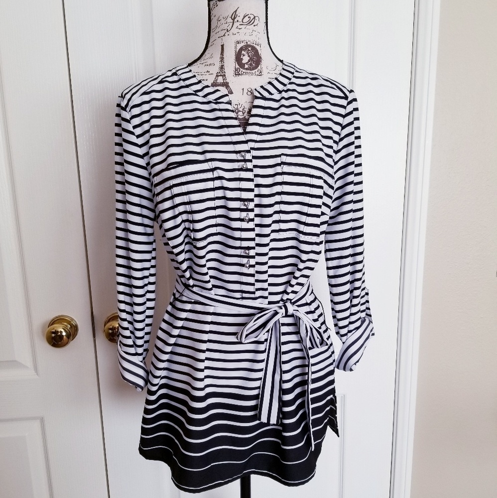 2 for $36 NWT Notations Navy & Cream Tunic